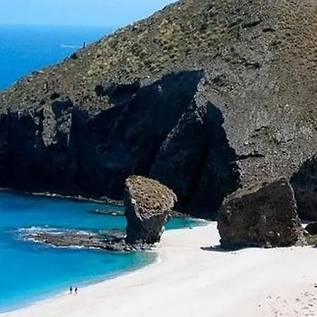 Homes Of Spain, Paraiso Playa, Fatu Hiva, Bajo A Con Piscina Privada En Jardin Privado, Primera Linea De Playa, Wifi Апартаменты Вера